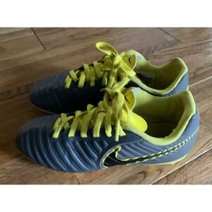 Nike Unisex Tiempo Soccer Cleats Activewear Athletic Performance Outdoor- 2Y